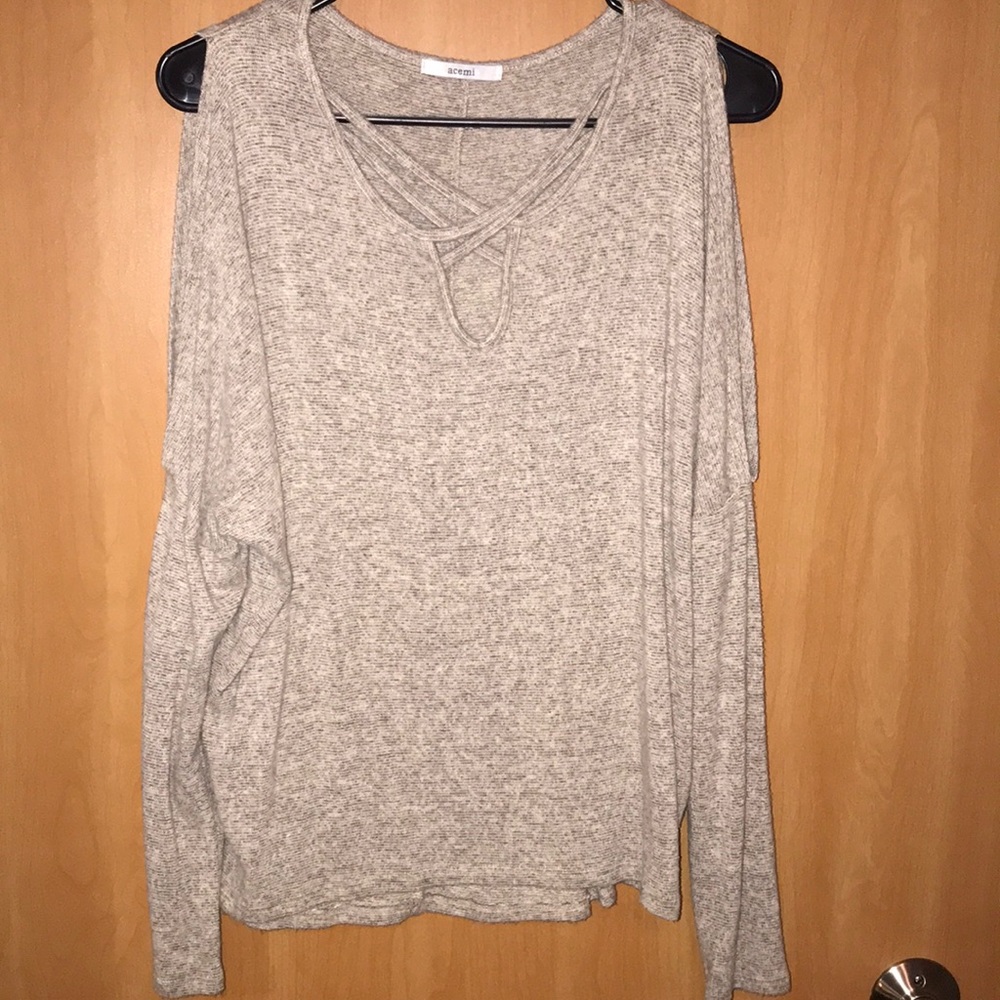 Open shoulder long sleeve top